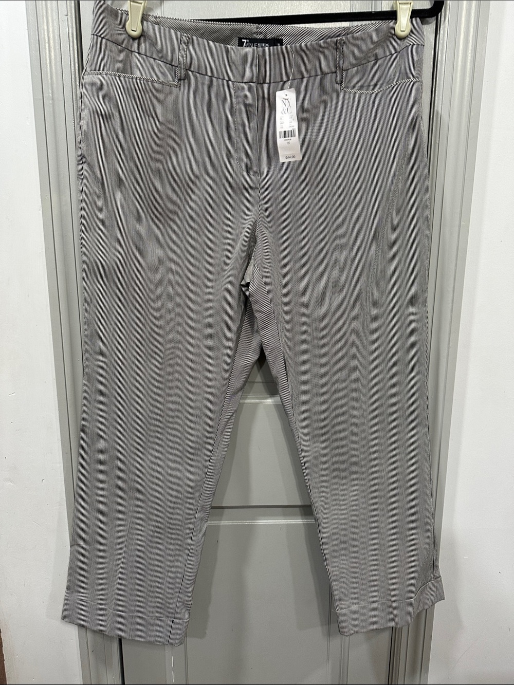 New York & Company Light Gray Cropped Pants